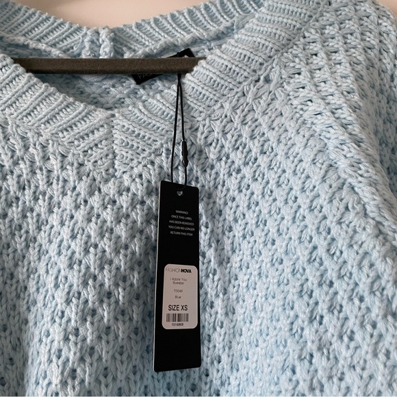 3/$45 Fashion nova V neck ballon sleeve sweater - Picture 2 of 4